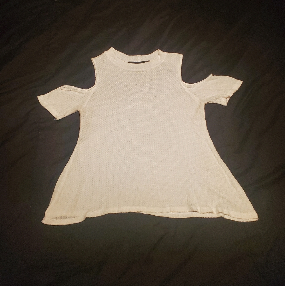 Shoulder-less Top
